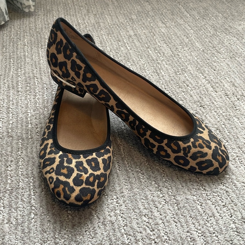 NWOT Cheetah Print Flats